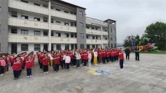 <b>校向全体师生和家长发出</b>